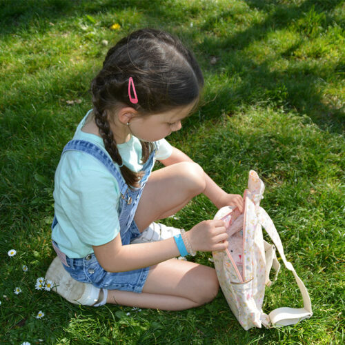 Lili-sac-maternelle-arc-en-ciel-ouvert-Les-mimignonneries-couturière-morbihan